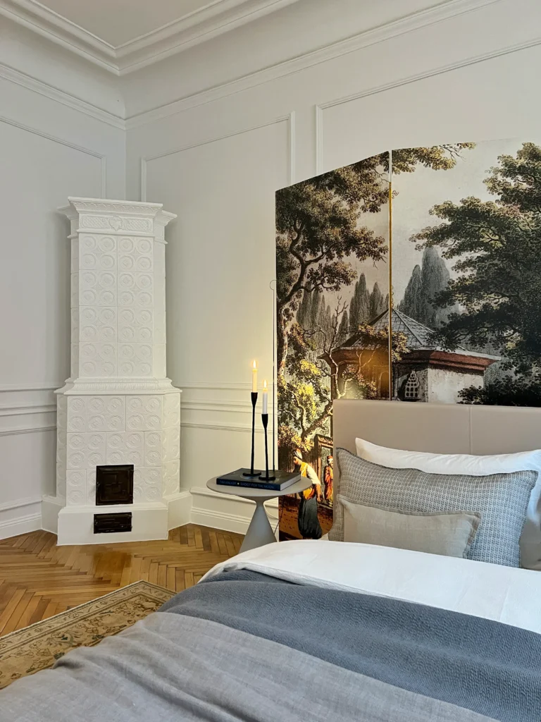 Traditional fireplace in a classical Viennese apartment; credit: @studiokeeninteriors project “Deux Cheminées”